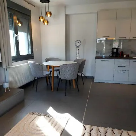 Square 1 Apartament Tríkala