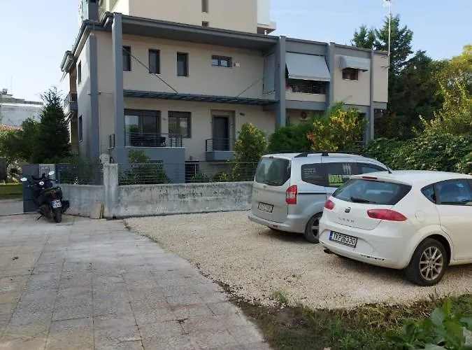 Square 1 * Τρίκαλα