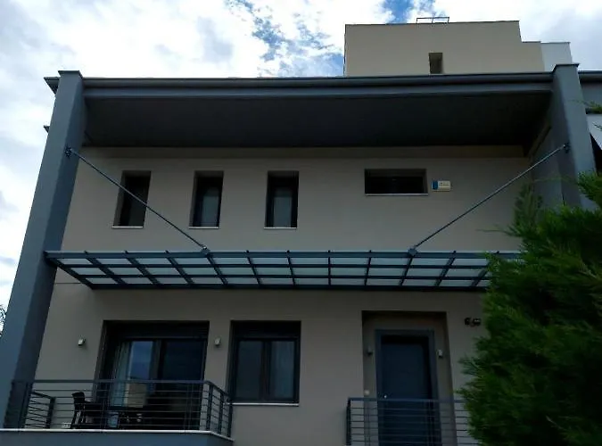 Square 1 * Τρίκαλα